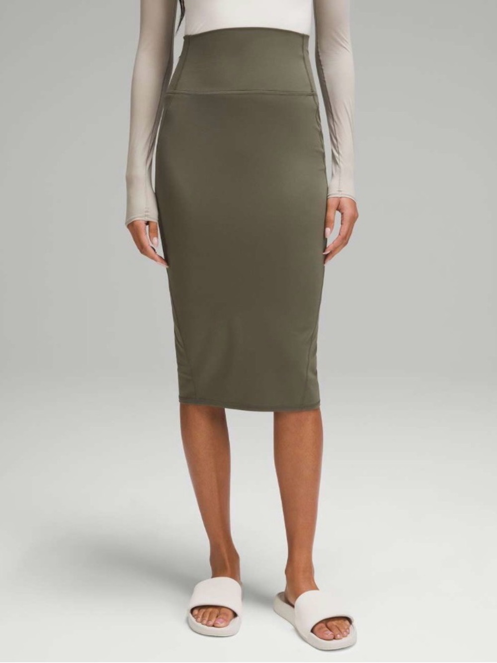 Lululemon Nulu Slim-Fit High-Rise
Skirt
Army Green